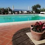 Agriturismo Montemari Фермерский дом *