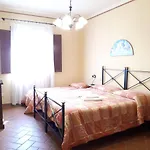 Agriturismo Montemari Фермерский дом