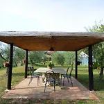 Agriturismo Montemari Фермерский дом *