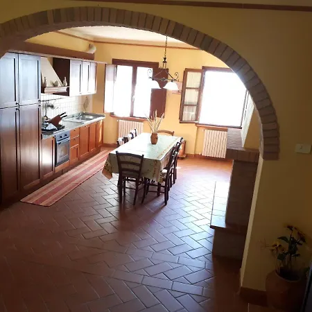 Agriturismo Montemari בית חווה