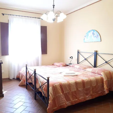 Agriturismo Montemari בית חווה